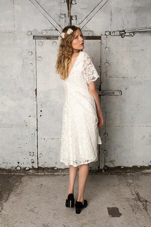 Robe de mariée vintage de col bateau ligne a avec manche courte de longueur à genou - Photo 3