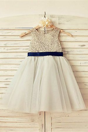 Normale Taille Prinzessin Schaufel-Ausschnitt Blumenmädchenkleid mit Blume mit Bordüre - Bild 1