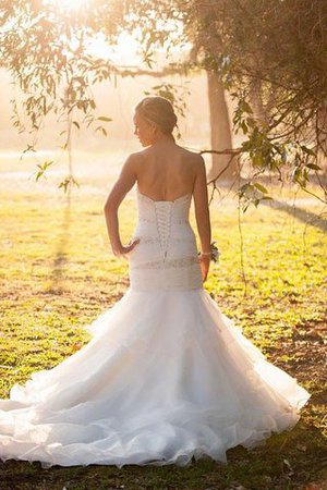 Robe de mariée naturel distinguee en tulle de traîne moyenne avec sans manches - Photo 2