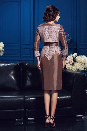 Kurze Ärmeln Etui Kurzes Brautmutterkleid mit Jacke mit Bordüre - Bild 2