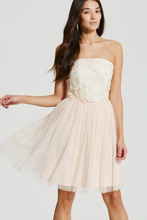 Ärmelloses trägerlos kurzes Abschlusskleid mit Applike aus Tüll - Bild 3