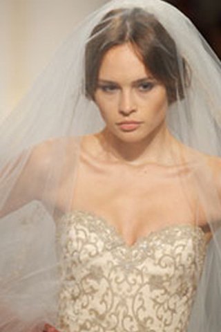 Robe de mariée de traîne courte avec broderie de mode de bal avec sans manches en chute - Photo 2