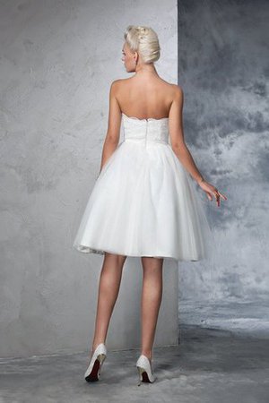 Robe de mariée simple courte de col en cœur avec sans manches avec fleurs - Photo 2
