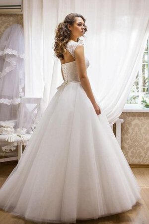 Robe de mariée naturel delicat col en bateau avec lacets avec sans manches - Photo 2