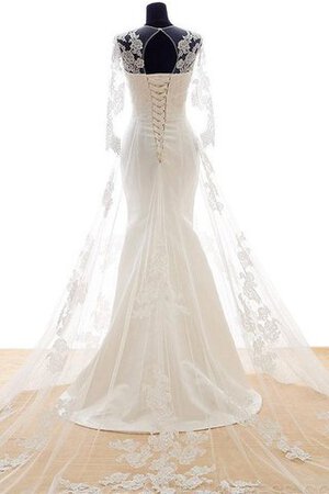 Klassisches langärmeliges Perlenbesetztes bodenlanges Brautkleid aus Spitze mit Plissierungen - Bild 2