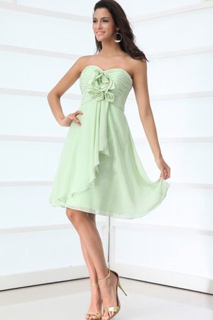 Robe de cocktail de col en cœur de longueur à genou avec fleurs ruché avec chiffon - Photo 2
