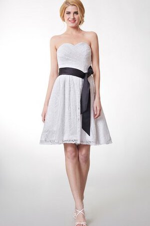 Herz-Ausschnitt plissiertes bescheidenes Abschlusskleid mit Knöpfen mit Blume - Bild 6