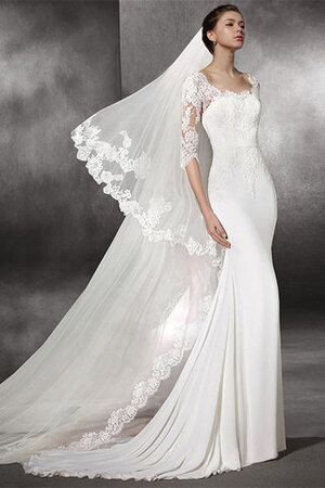 Robe de mariée en dentelle longueur au ras du sol frappant encolure en carré longue - Photo 1