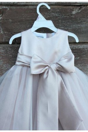 Schaufel-Ausschnitt Ärmellos Tüll knielanges Blumenmädchenkleid mit Gürtel mit Schleife - Bild 4