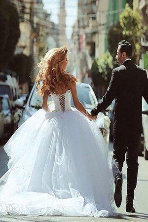 Duchesse-Linie Perlenbesetztes Tüll Gericht Schleppe Zeitloses Brautkleid - Bild 2