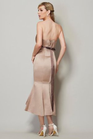 Trägerloser Ausschnitt Ärmelloses Mini Bescheidenes Ballkleid mit Gürtel - Bild 2