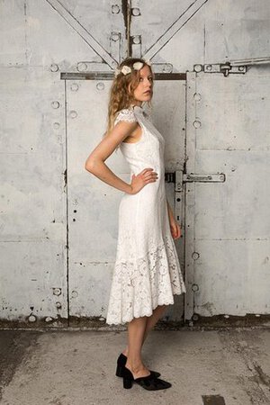Spitze hoher Ausschnitt plissiertes wadenlanges Brautkleid mit Bordüre mit gekappten Ärmeln - Bild 3
