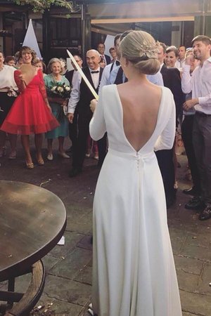 Robe de mariée en satin de princesse chaming décolleté dans le dos classique - Photo 3