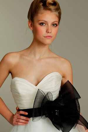 Duchesse-Linie Tüll rückenfreies Brautkleid mit Schleife ohne Ärmeln - Bild 3
