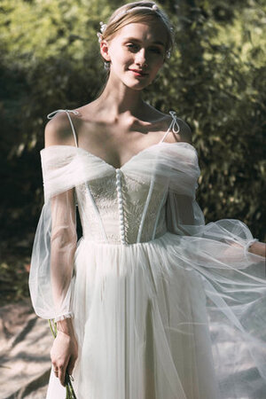 Spitze Absorbierend Gesticktes Wadenlanges Brautkleid mit Knöpfen - Bild 2