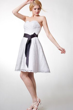 Herz-Ausschnitt plissiertes bescheidenes Abschlusskleid mit Knöpfen mit Blume - Bild 4