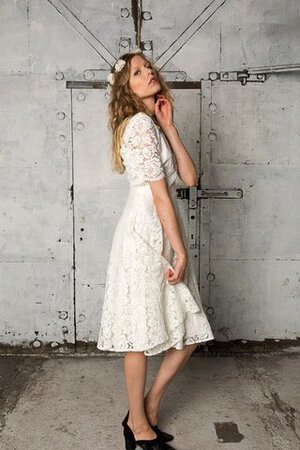Robe de mariée vintage de col bateau ligne a avec manche courte de longueur à genou - Photo 2