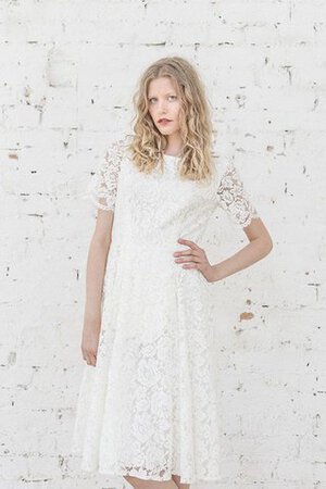 Robe de mariée vintage de col bateau ligne a avec manche courte de longueur à genou - Photo 4