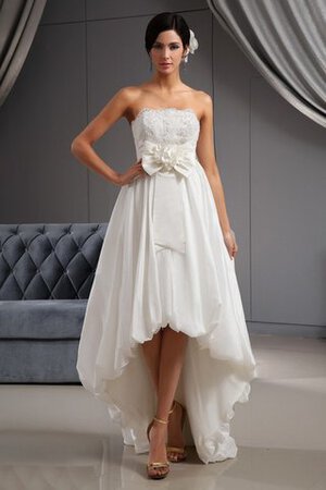 Spitze a linie plissiertes hoch niedrig romantisches Brautkleid mit Blume - Bild 1