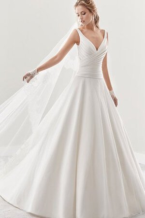 Robe de mariée romantique ligne a en satin de col en v ruché - Photo 1