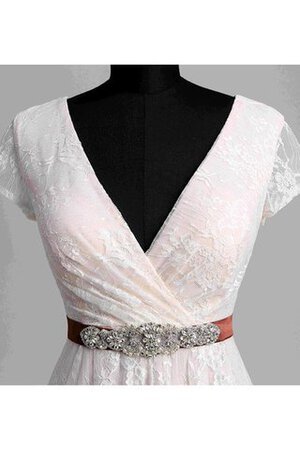 Plissiertes klassisches V-Ausschnitt bescheidenes romantisches Brautkleid mit Rüschen - Bild 8