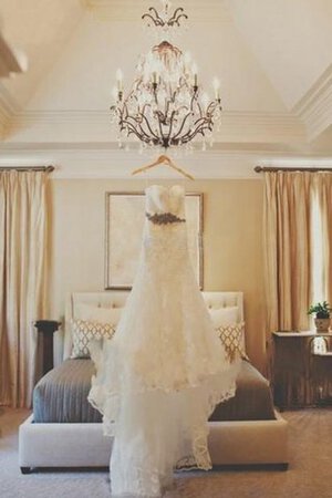 Vestido de Novia de Corte Sirena en Encaje y Tul de Barco de Cola Catedral - Foto 4