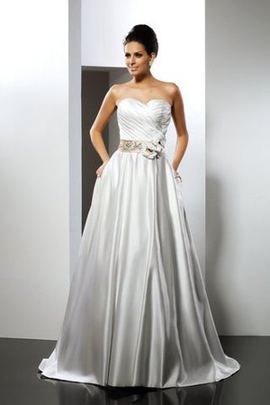 A-Line Satin Prächtiges Brautkleid mit Gürtel mit Blume - Bild 1