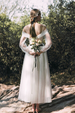 Spitze Absorbierend Gesticktes Wadenlanges Brautkleid mit Knöpfen - Bild 5