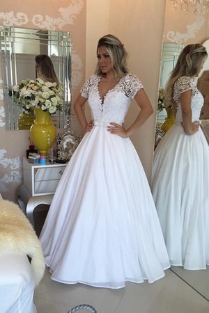 Perlenbesetztes extravagantes bescheidenes bodenlanges Brautkleid mit Perlen aus Chiffon - Bild 2
