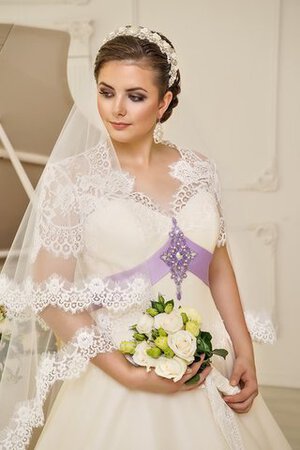 Robe de mariée naturel cordon avec perle de col en v avec manche épeules enveloppants - Photo 4