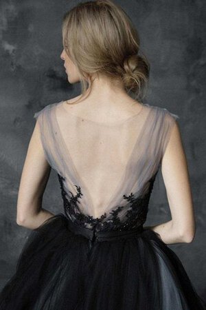 Kurze Ärmeln Tüll gesticktes Gericht Schleppe Brautkleid mit Bordüre mit Schleife - Bild 4
