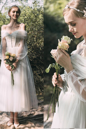Spitze Absorbierend Gesticktes Wadenlanges Brautkleid mit Knöpfen - Bild 1