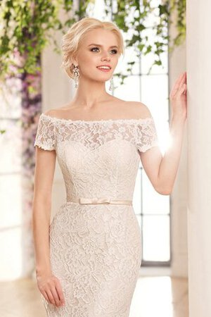 Schulterfrei luxus bodenlanges Brautkleid mit Gürtel mit gekappten Ärmeln - Bild 3