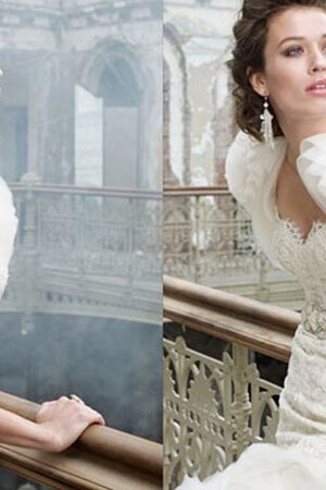 Abito da Sposa con Fusciacca con Seghettato decorato Coda A Strascico Corto in pizzo Naturale - Foto 1