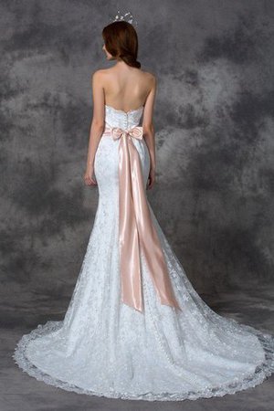 Robe de mariée vintage longue décolleté dans le dos de bustier avec ruban - Photo 2