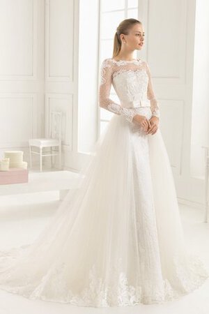 Robe de mariée discrete luxueux en dentelle avec ruban ceinture en étoffe - Photo 1