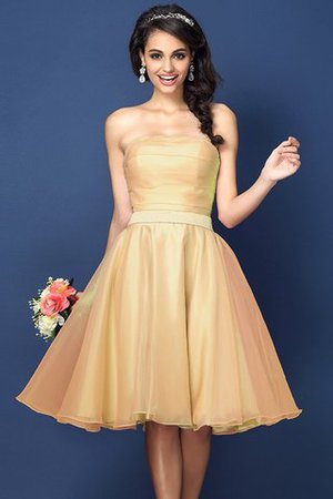 Ärmelloses Normale Taille Plissiertes Trägerloser Ausschnitt Brautjungfernkleid aus Satin - Bild 12