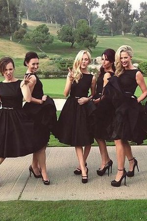 Schaufel-Ausschnitt A Linie Ärmellos Natürliche Taile Knielanges Brautjungfernkleid - Bild 1