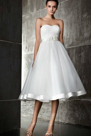 Abito da Sposa con Nastro con Increspato A-Line in Raso Cuore Sotto Ginocchio - Foto 1
