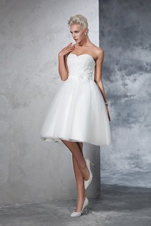 Robe de mariée simple courte de col en cœur avec sans manches avec fleurs - Photo 4