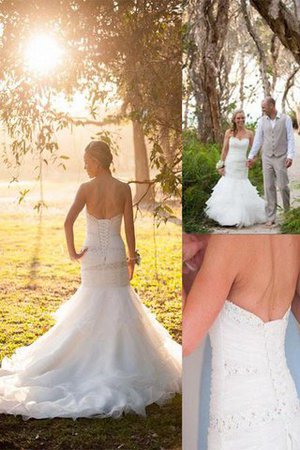 Robe de mariée naturel distinguee en tulle de traîne moyenne avec sans manches - Photo 1