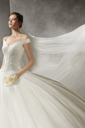 Klassisches Tolle Bezauberndes Brautkleid ohne Ärmeln mit Applike - Bild 4