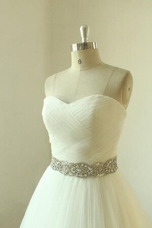 Perlenbesetztes rückenfreies trägerlos bodenlanges Brautkleid mit Gürtel mit Rüschen - Bild 4