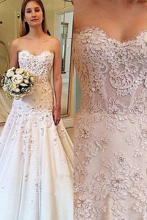 Zeitloses A Linie Prinzessin Prächtiges Brautkleid mit Bordüre - Bild 1