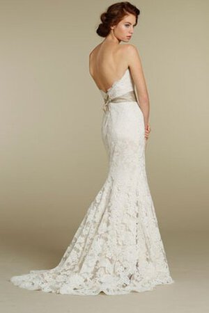 Elastischer Satin Etui natürliche Taile glamouröses Brautkleid mit Bordüre mit Gürtel - Bild 2