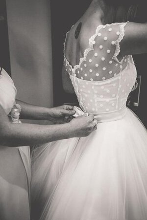 Abito da Sposa con Fusciacca con Nastro in Tulle Sotto Ginocchio in pizzo classico - Foto 2