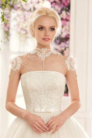 Abito da Sposa con Applique in pizzo con Mezze Maniche A Terra in Pizzo con Bottone - Foto 2
